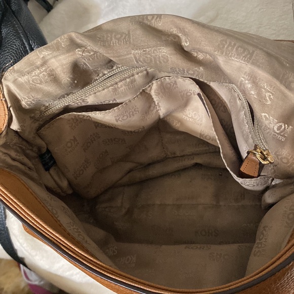 Michael Kors Crossbody - Picture 6 of 15